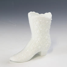 将图片加载到图库查看器，アメリカヴィンテージ BOYD｜フェントン(USA,1950-70年代) デイジーボタン ホワイトミルクガラスシューズ/ ブーツ女の子を素敵な処へ運ぶラッキーアイテム dbsy15910-9
