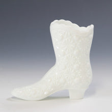 将图片加载到图库查看器，アメリカヴィンテージ BOYD｜フェントン(USA,1950-70年代) デイジーボタン ホワイトミルクガラスシューズ/ ブーツ女の子を素敵な処へ運ぶラッキーアイテム dbsy15910-9
