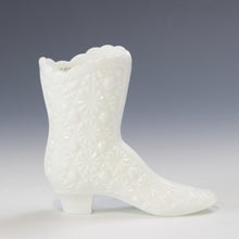 将图片加载到图库查看器，アメリカヴィンテージ BOYD｜フェントン(USA,1950-70年代) デイジーボタン ホワイトミルクガラスシューズ/ ブーツ女の子を素敵な処へ運ぶラッキーアイテム dbsy15910-9
