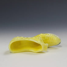 将图片加载到图库查看器，アメリカヴィンテージ BOYD｜ボイド社(USA,1978-80年代) デイジーボタン イエローミルクガラス キャットシューズ 女の子を素敵な処へ運ぶラッキーアイテム dbsy15901-9
