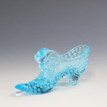 将图片加载到图库查看器，アメリカヴィンテージ FENTON｜フェントン(USA,1950-70年代) スカイブルーボブネイル オパールセント アートガラス キャットシューズ 女の子を素敵な処へ運ぶラッキーアイテム dbsy15894-9

