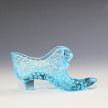 将图片加载到图库查看器，アメリカヴィンテージ FENTON｜フェントン(USA,1950-70年代) スカイブルーボブネイル オパールセント アートガラス キャットシューズ 女の子を素敵な処へ運ぶラッキーアイテム dbsy15894-9
