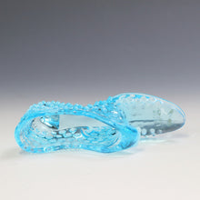 将图片加载到图库查看器，アメリカヴィンテージ FENTON｜フェントン(USA,1950-70年代) スカイブルーボブネイル オパールセント アートガラス キャットシューズ 女の子を素敵な処へ運ぶラッキーアイテム dbsy15894-9
