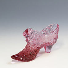 Load image into Gallery viewer, アメリカヴィンテージ FENTON｜フェントン(USA,1950-70年代) ピンクデイジーボタン アートガラス キャットシューズ 女の子を素敵な処へ運ぶラッキーアイテム dbsy15886-9
