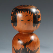 将图片加载到图库查看器，名工 新山久城｜NIIYAMA Hisashiro(宮城, 1942-2008) 弥治郎系 ちと型 こけし 26.5㎝ (イ) dbsy15939-s
