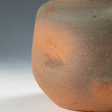 Load image into Gallery viewer, 人間国宝名品 藤原啓｜FUJUWARA Kei(岡山, 1899-1983) 備前 緋襷 水指 / 塗蓋,見立て半練(ハンネラ)用赤絵蓋 添 国立工芸館,京都国立近代美術館,等所蔵作家 共箱 dbsy16113-g
