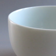 Load image into Gallery viewer, Small nested tea bowl, Mizuki Tsuchiya, white porcelain tea bowl, Tachiyoshi, Manju chrysanthemum tea bowl, tea box, tea basket, portable dbsy10124-s
