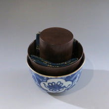 Load image into Gallery viewer, Takatori tea bowl Imari ware tea bowl Natsume Fukusa set dbsy10144-e
