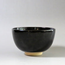 Load image into Gallery viewer, KIMURA Sanka (Kyoto 1943-) Kiyomizu ware, gold on black ground, fan-faced crane picture, tea bowl dbsy10449
