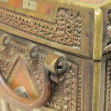 画像をギャラリービューアに読み込む, 印度銀銅象嵌 真鍮黄堂鍛金幾何学文小箱 dbsy6530-s
