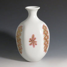 Load image into Gallery viewer, Haruo Inoue (INOUE Haruo/Kyoto,1909-1975) Painted vase, Kiyomizu ware, gold colored cinnabar vase Nitten judge, councilor dfsy10334-d
