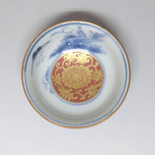 将图片加载到图库查看器，大圣寺伊万里（1910年，明治末期，石川县）染附章鱼蔓藤花纹山水永乐手金锦牡丹纹茶杯茶杯1人份（B）dbsy6539-R
