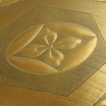 Load image into Gallery viewer, Matsumoto Koeido Inscription: Mamoru Wajima lacquer Keyaki heather lacquer Cloisonné flower diamond tortoise shell lacquer incense Wajima lacquer ware dbfsy9537-9
