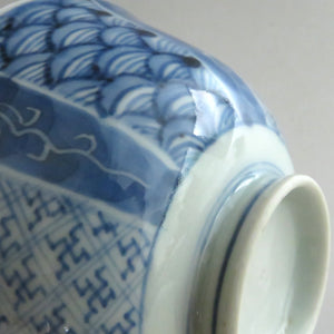 Imari ware (Edo period, circa 1810), patterned lidded bowl, approx. 80cc, late Edo period, hand-painted Iwanami pattern bottle, dbsy9616-b